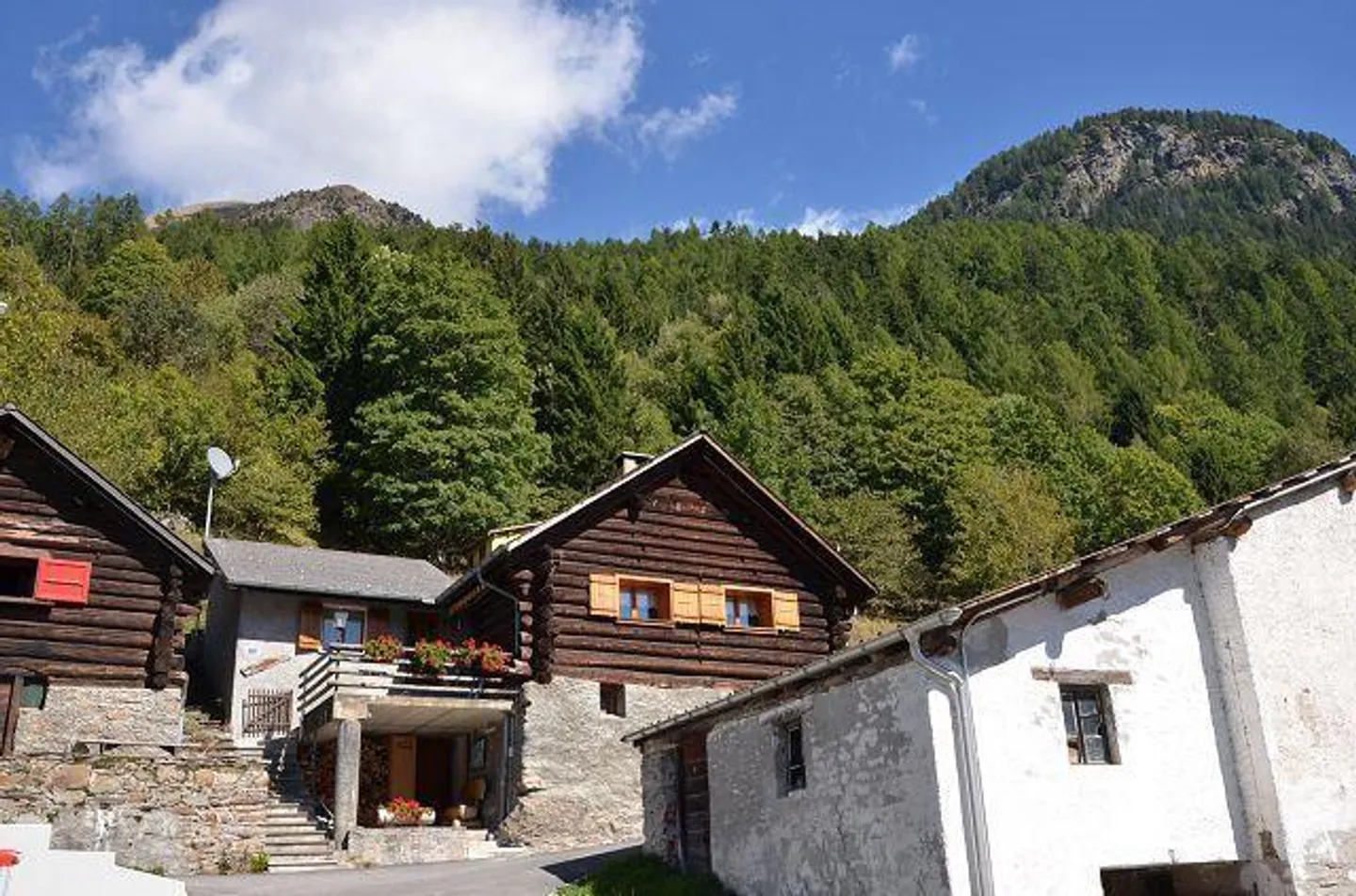 «Bel rustico di 2 piani parzialmente ristrutturato con grande terreno e bella vista» - Foto 28 di 28