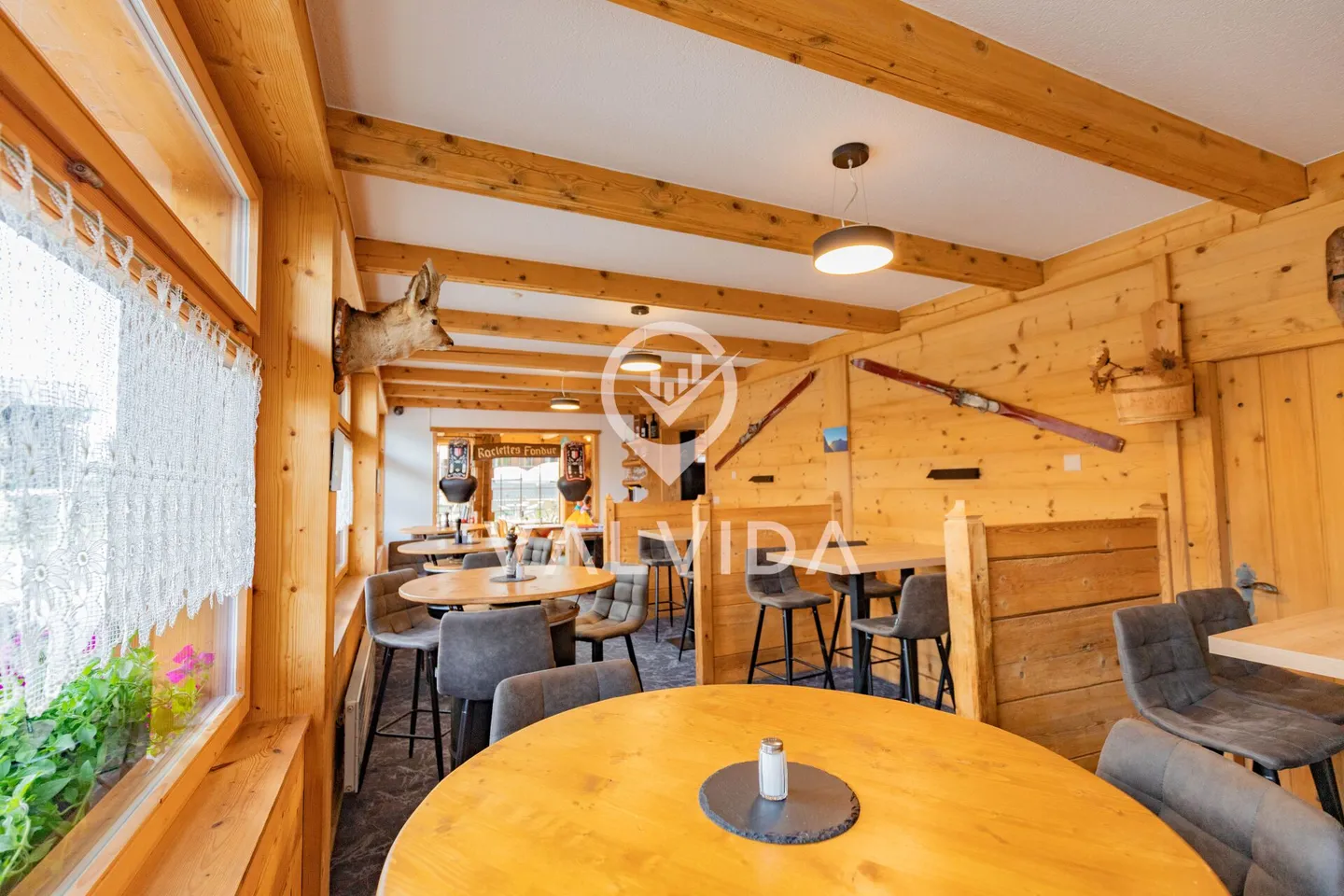 Restaurant entièrement équipé dans un emplacement privilégié de Morgins, directement à la télécabine de Portes du Soleil - Bien d'investissement avec un potentiel d'utilisation polyvalent - Photo 12 sur 20