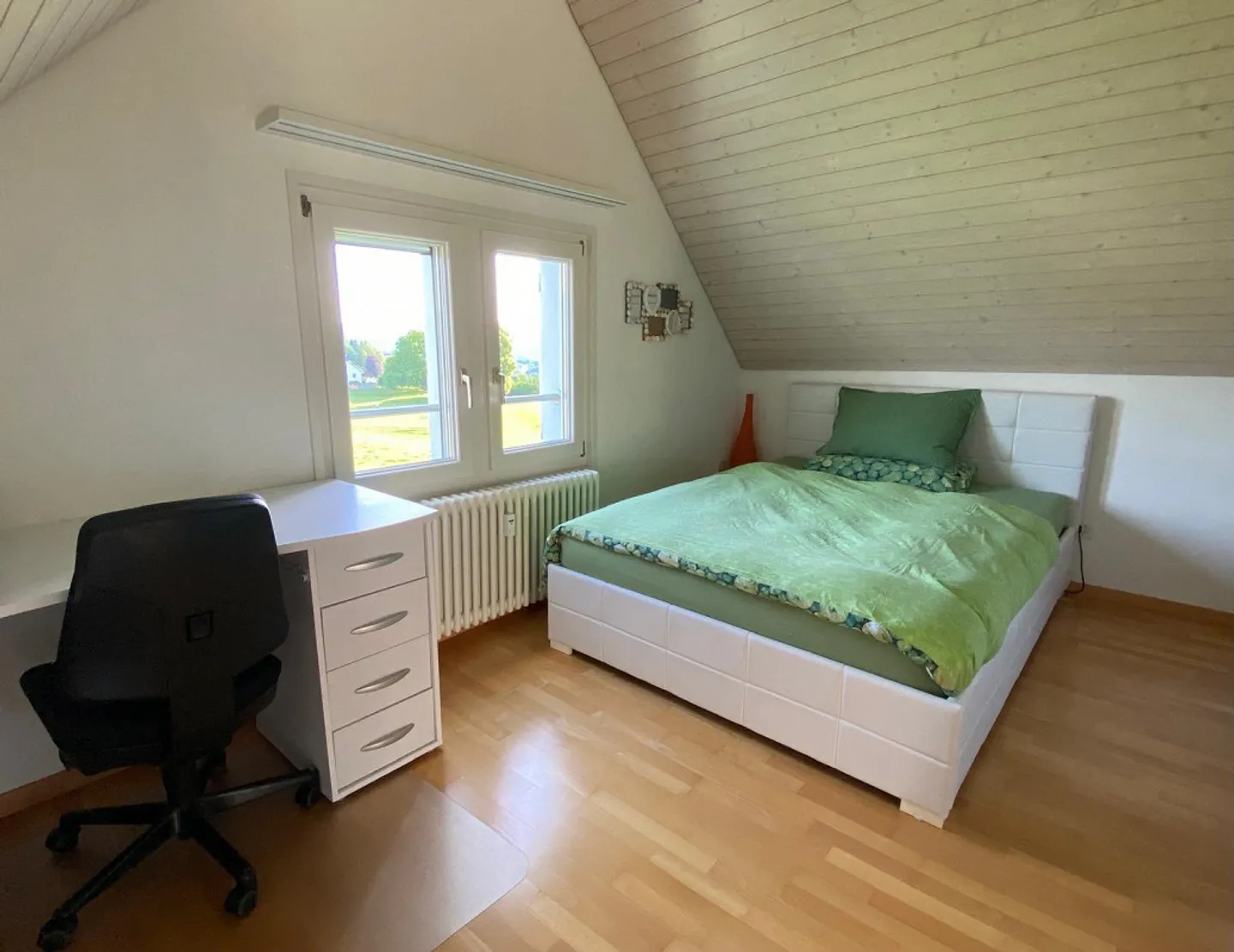 3 Room Attic Apartment with a View Next to Children's Festival Meadow and University - Photo 7 of 10