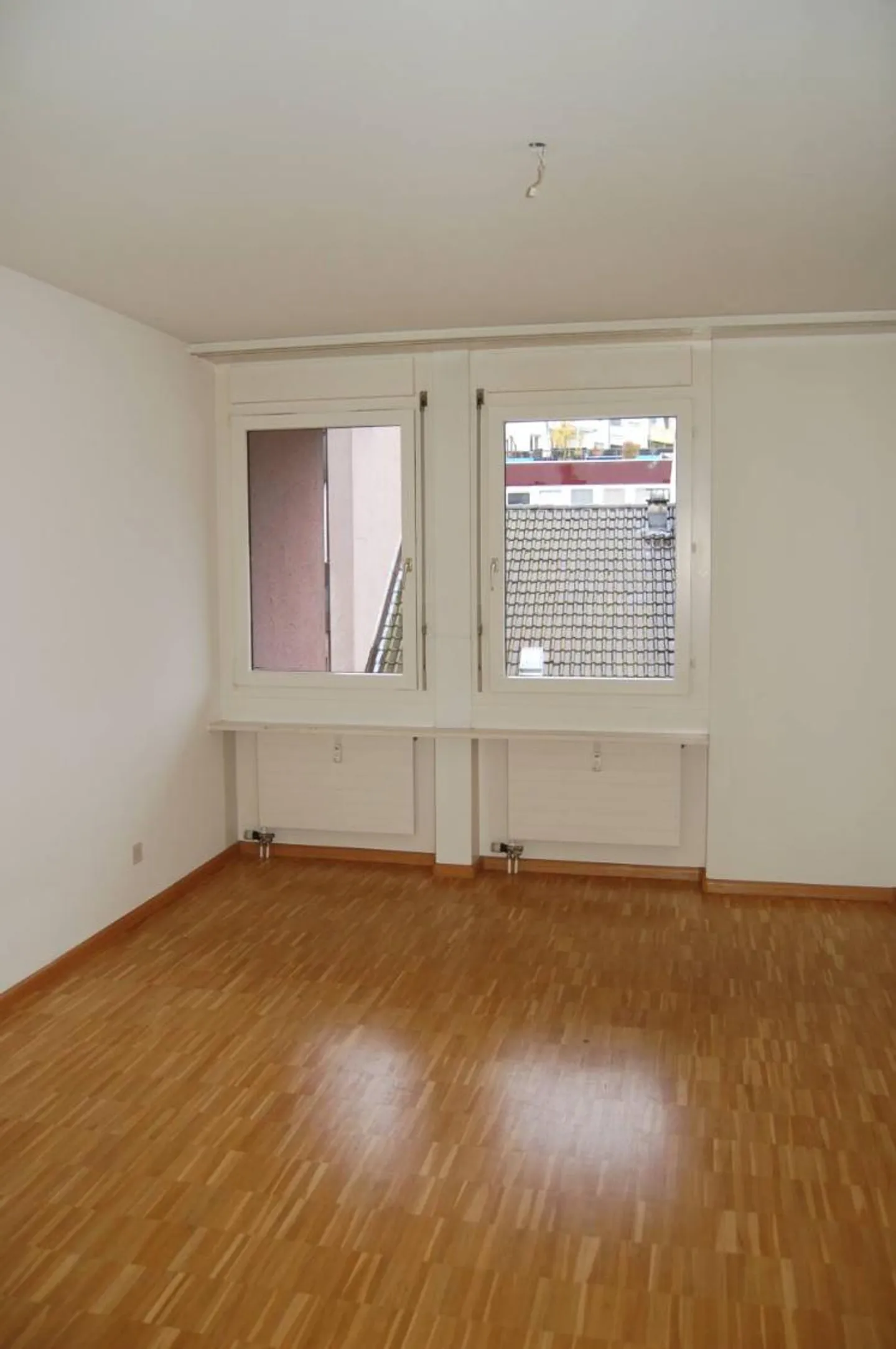 Spacious 2-Room Apartment - Photo 3 of 6
