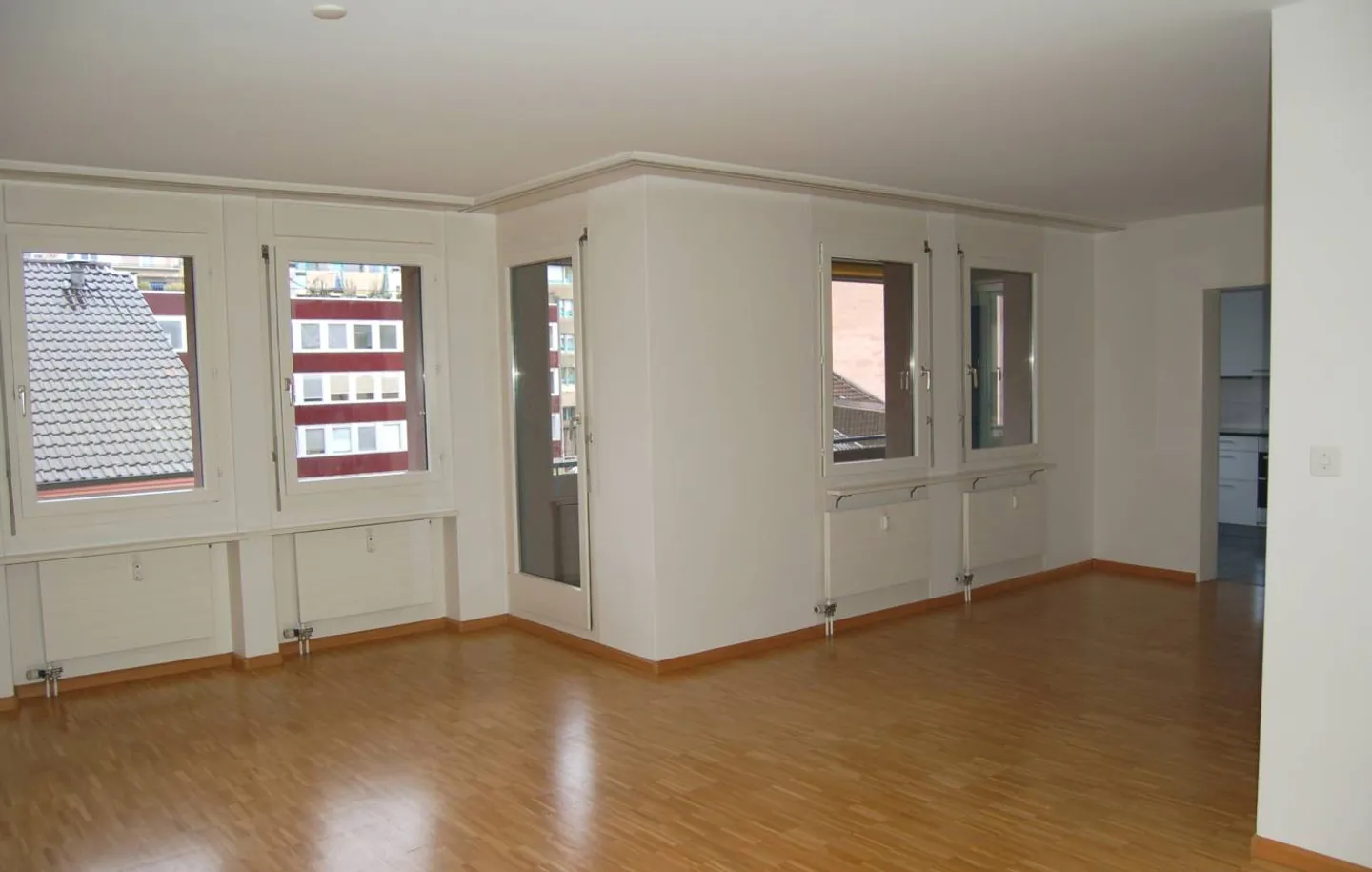 Spacious 2-Room Apartment - Photo 4 of 6