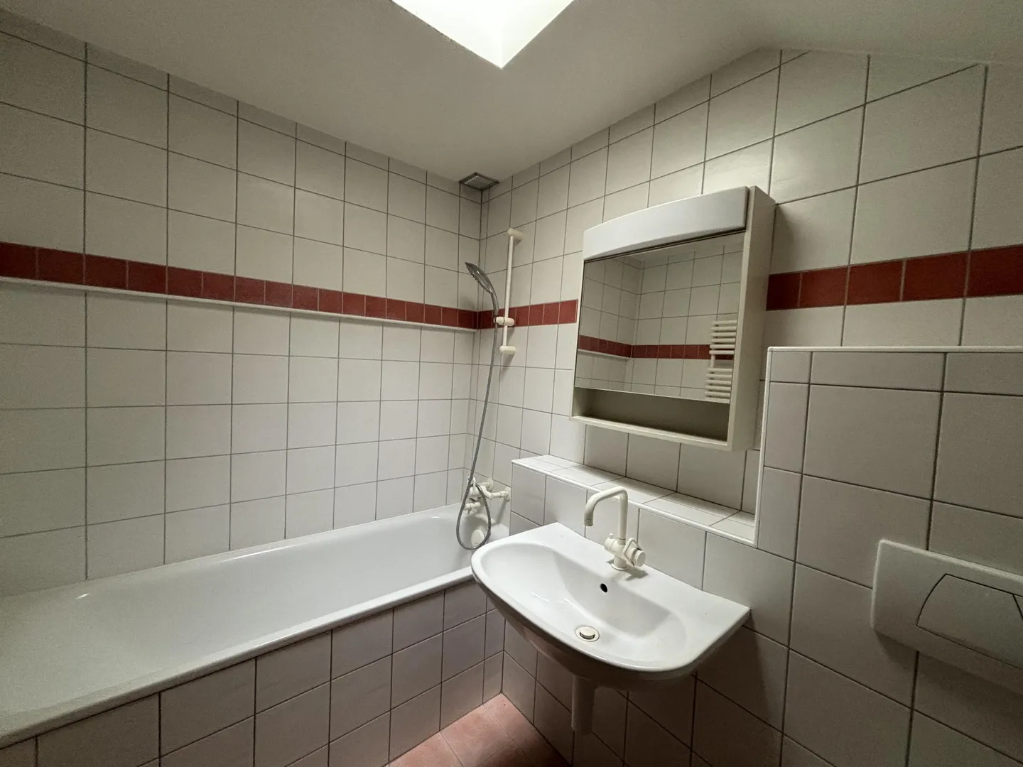 In affitto? Inusuale appartamento duplex di 2,5 stanze a Saint-Aubin - Foto 5 di 6