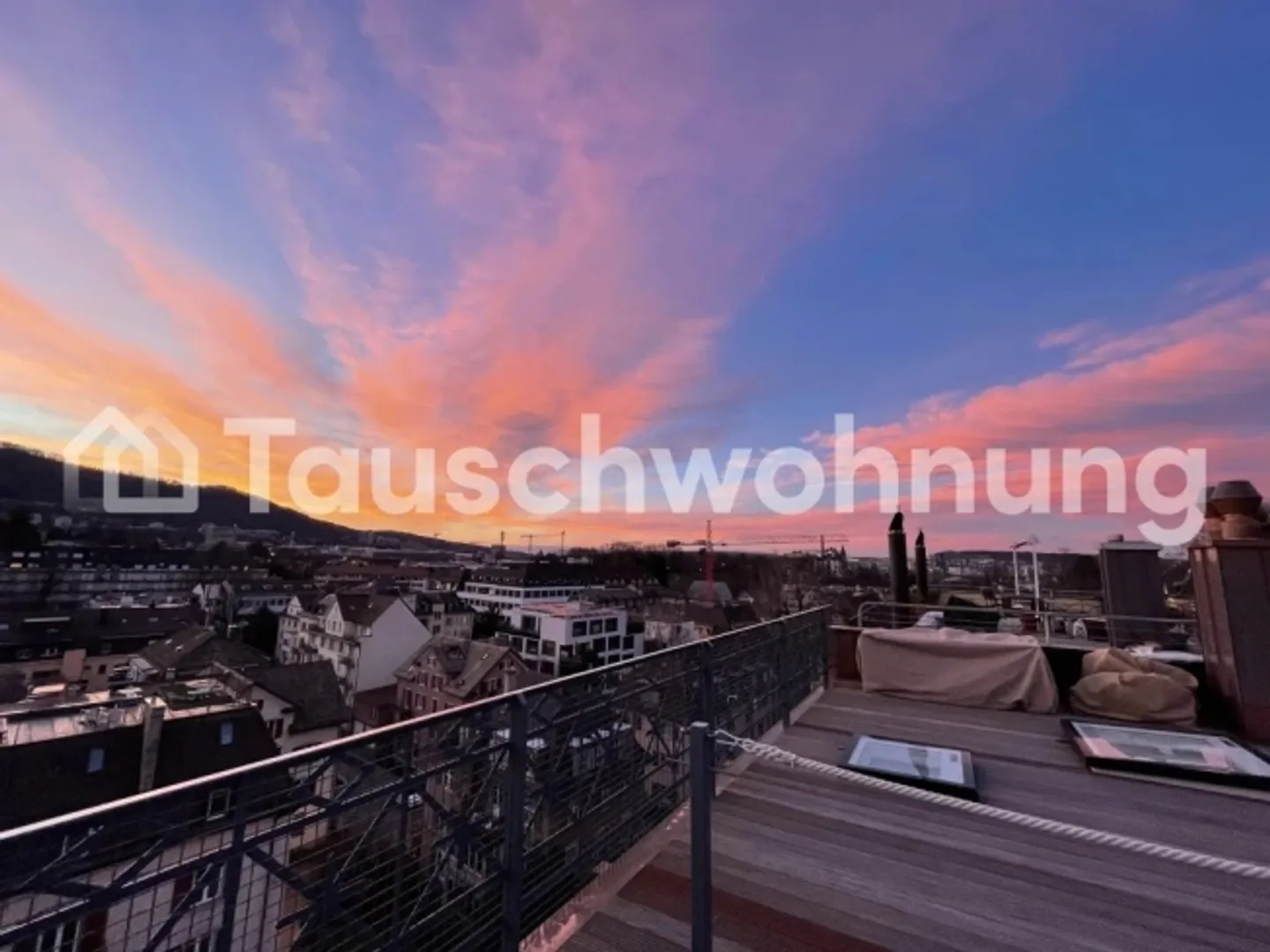 Light-flooded 3.5-room apartment with balcony and fireplace in Zurich Witikon - Photo 1 of 1