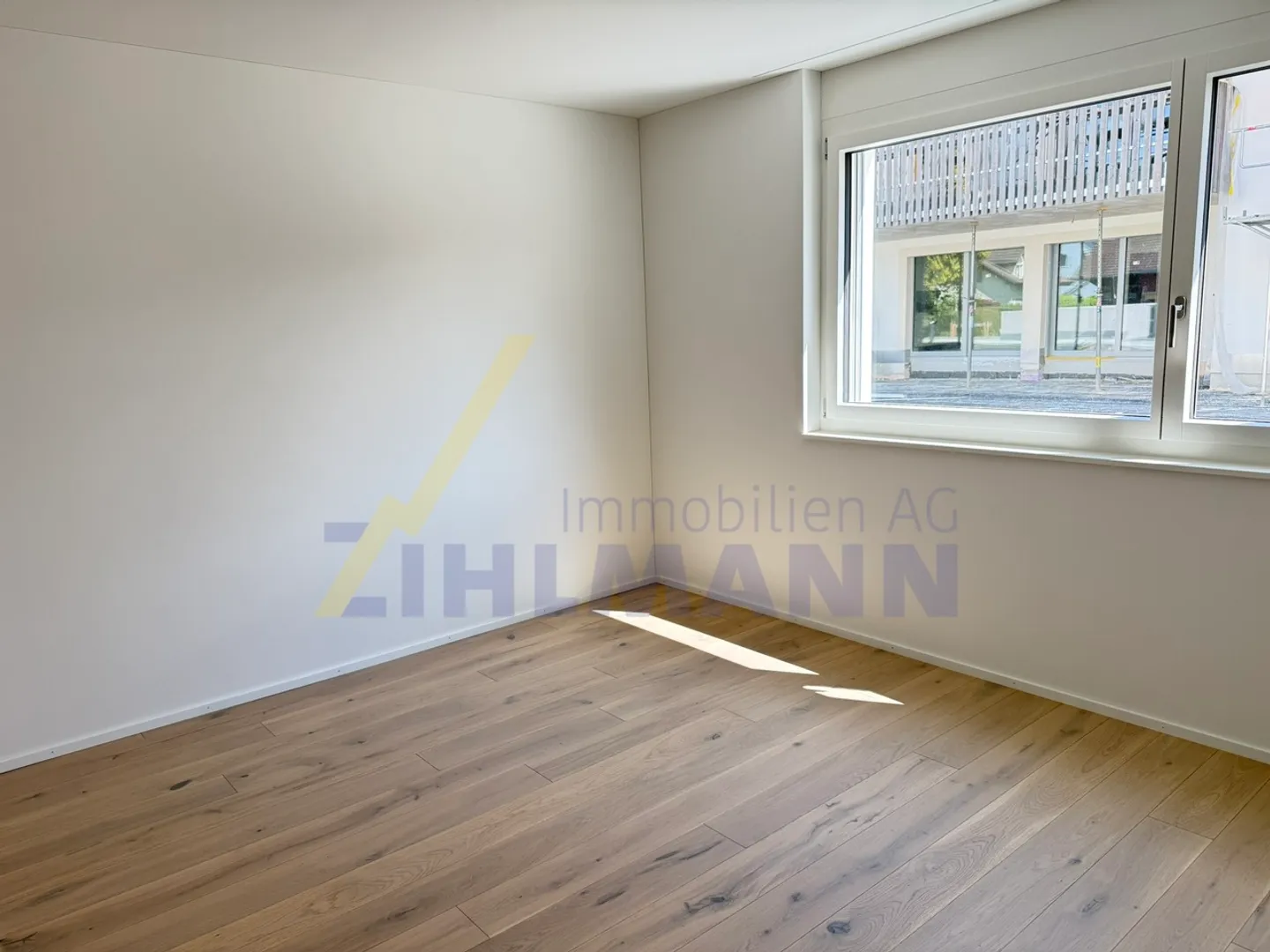 Appartement de jardin de 4,5 pièces élégant avec un grand espace extérieur - Photo 8 sur 11