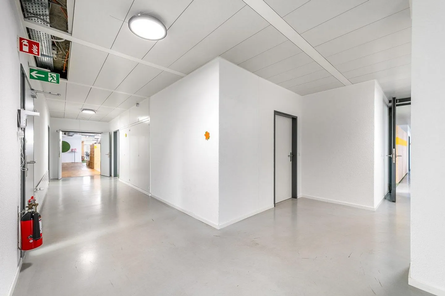 Modernes Büro in Zürich Oerlikon - Foto 3 von 13