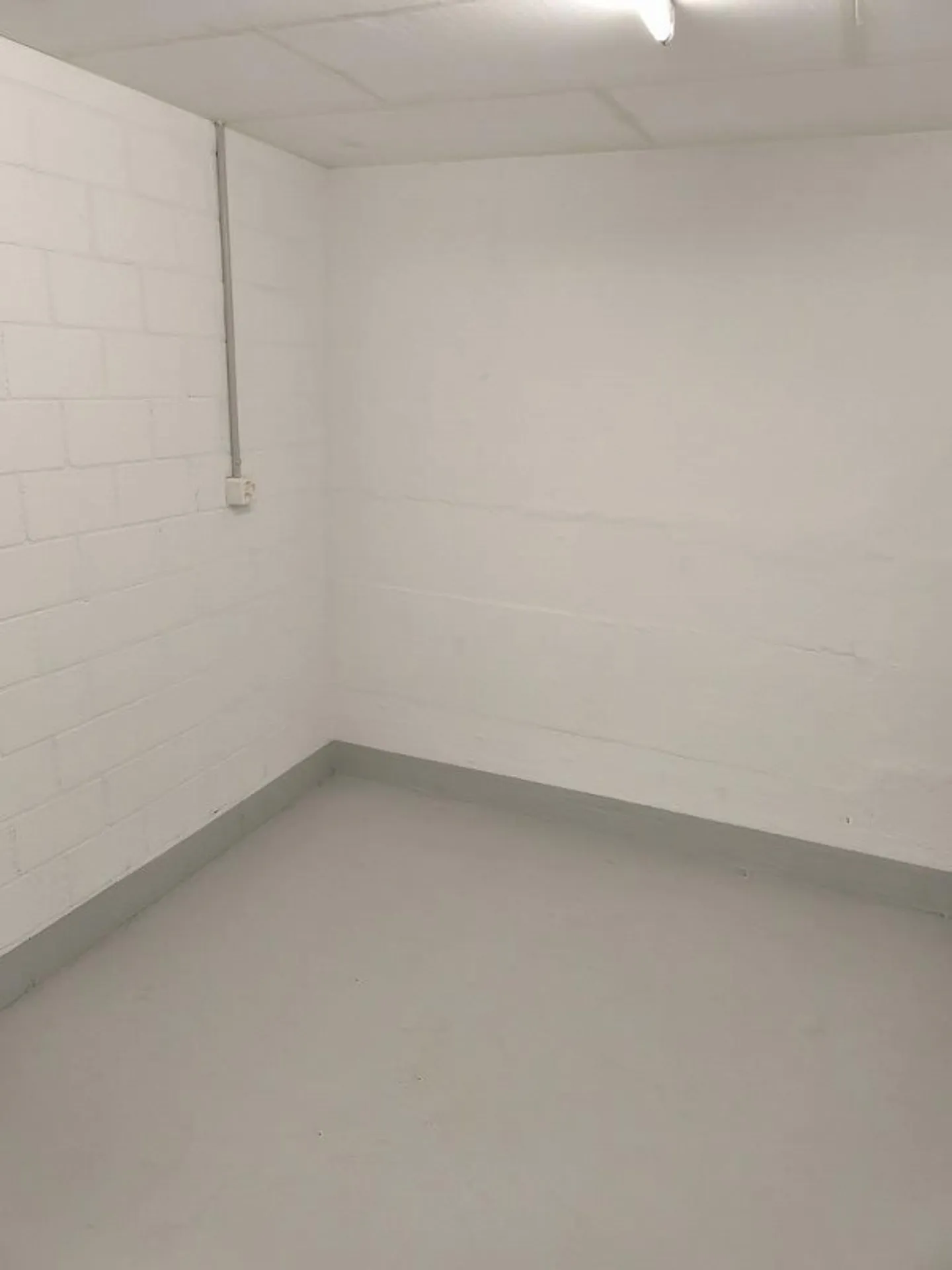 Gut gelegener Bastelraum - Nähe Tramhaltestelle "Unterriet" - Foto 2 von 4