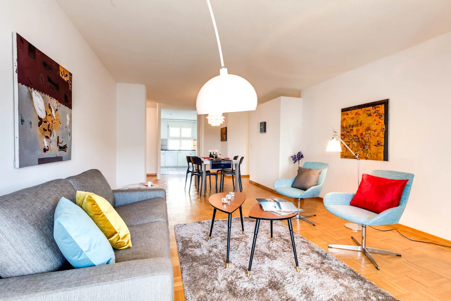 Charming Apartment with Balconies - Photo 3 of 12