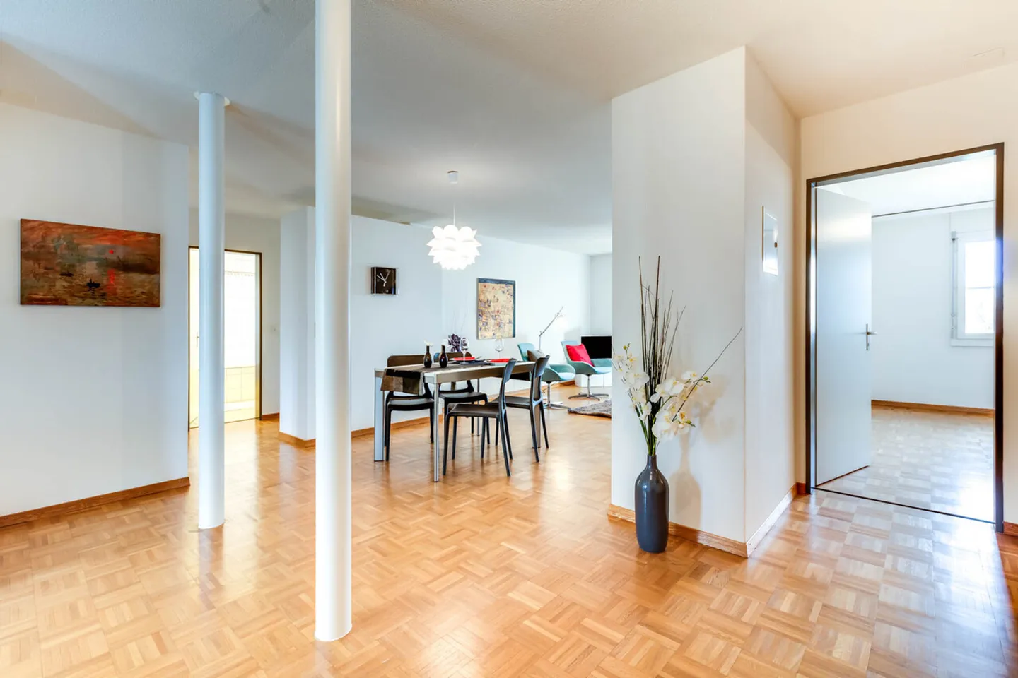 Charming Apartment with Balconies - Photo 5 of 12