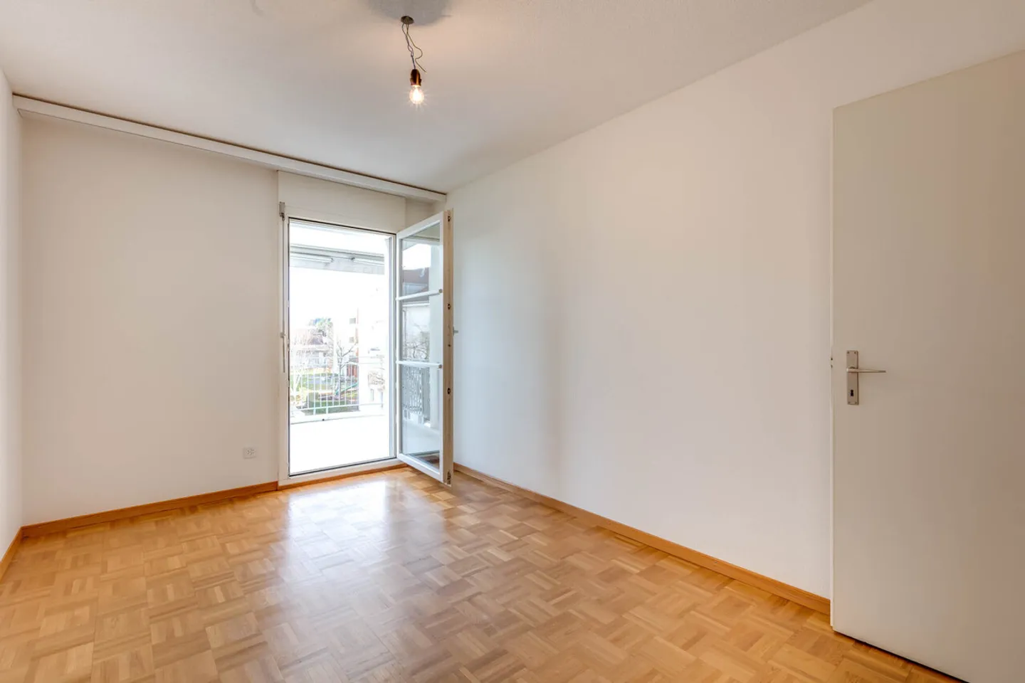 Charming Apartment with Balconies - Photo 9 of 12