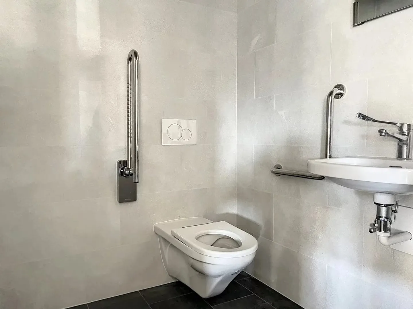 Belles surfaces commerciales à louer, à 12 minutes de la gare - Photo 4 sur 6