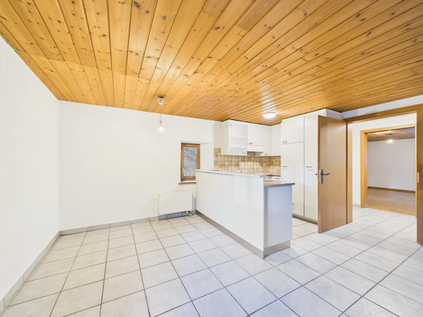 Charmante 2.5-Zimmer Wohnung mit Balkon in Cazis - Foto 1 von 8