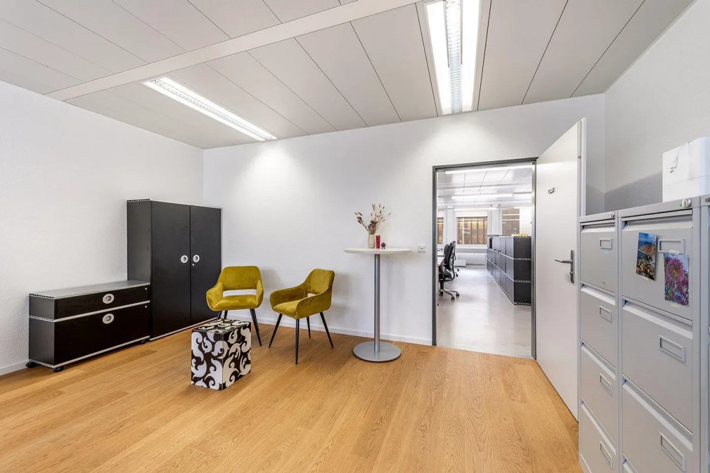 Modernes Büro in Zürich Oerlikon - Foto 9 von 13