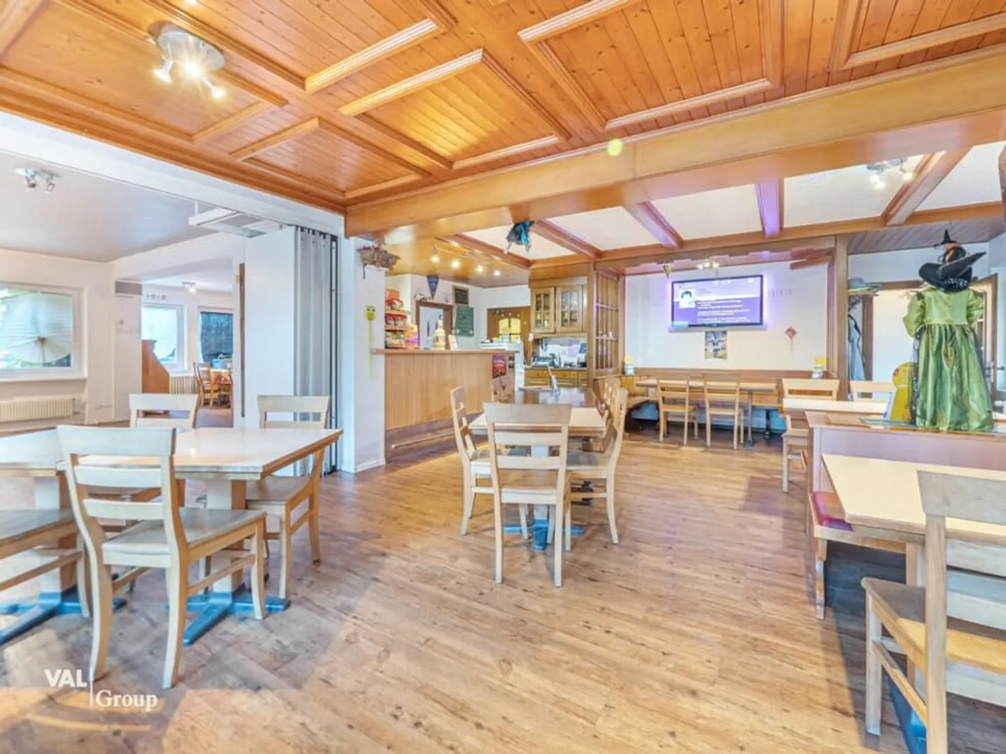 Your Chance as a Restaurateur: Traditional Restaurant with Great Potential - Photo 7 of 13