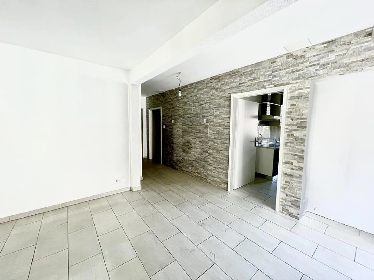 INTERESSANTES HAUS MIT 4 WOHNUNGEN - Foto 3 von 6