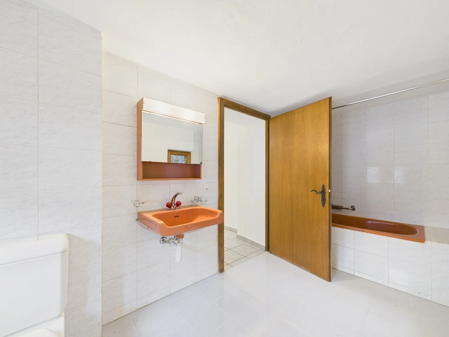 Charmante 2.5-Zimmer Wohnung mit Balkon in Cazis - Foto 7 von 8