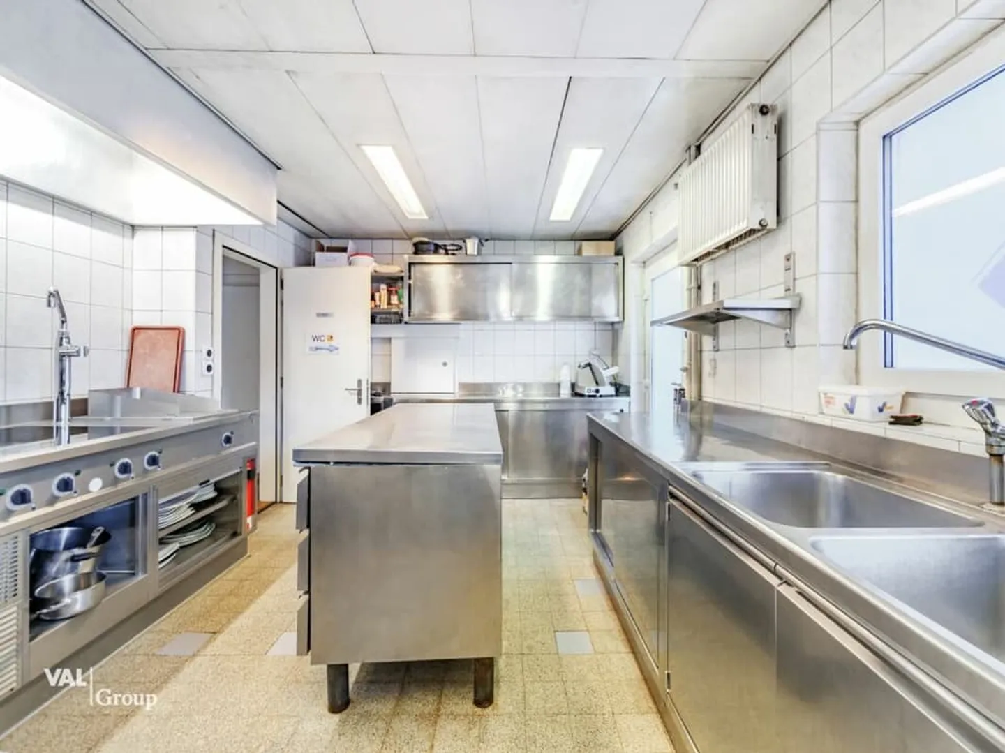 Your Chance as a Restaurateur: Traditional Restaurant with Great Potential - Photo 11 of 13