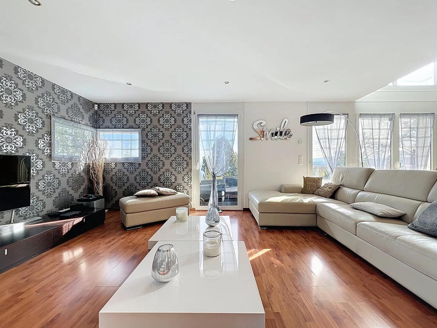 A panorama that changes everyday life - An extraordinary villa with heated pool - Photo 3 of 19