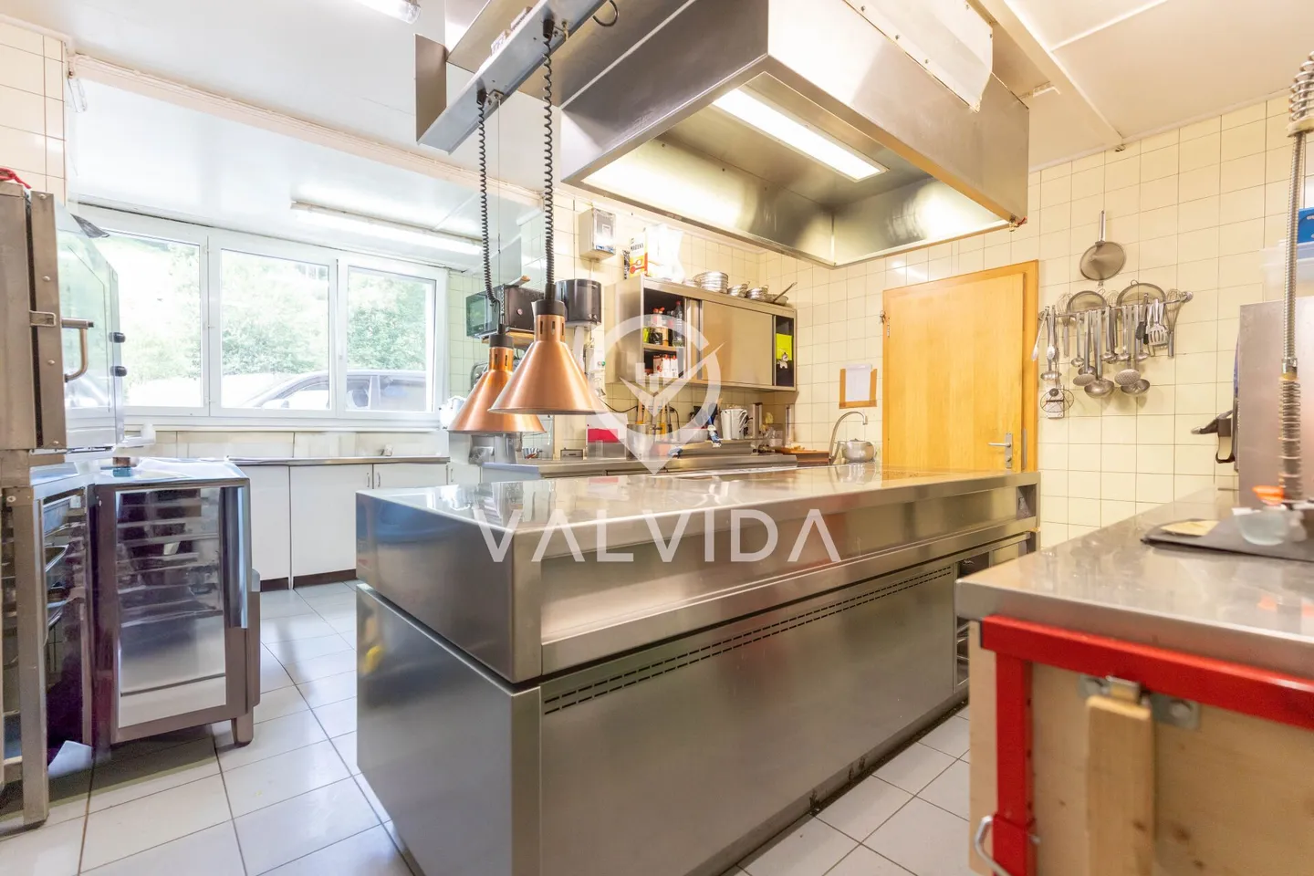Restaurant entièrement équipé dans un emplacement privilégié de Morgins, directement à la télécabine de Portes du Soleil - Bien d'investissement avec un potentiel d'utilisation polyvalent - Photo 16 sur 20