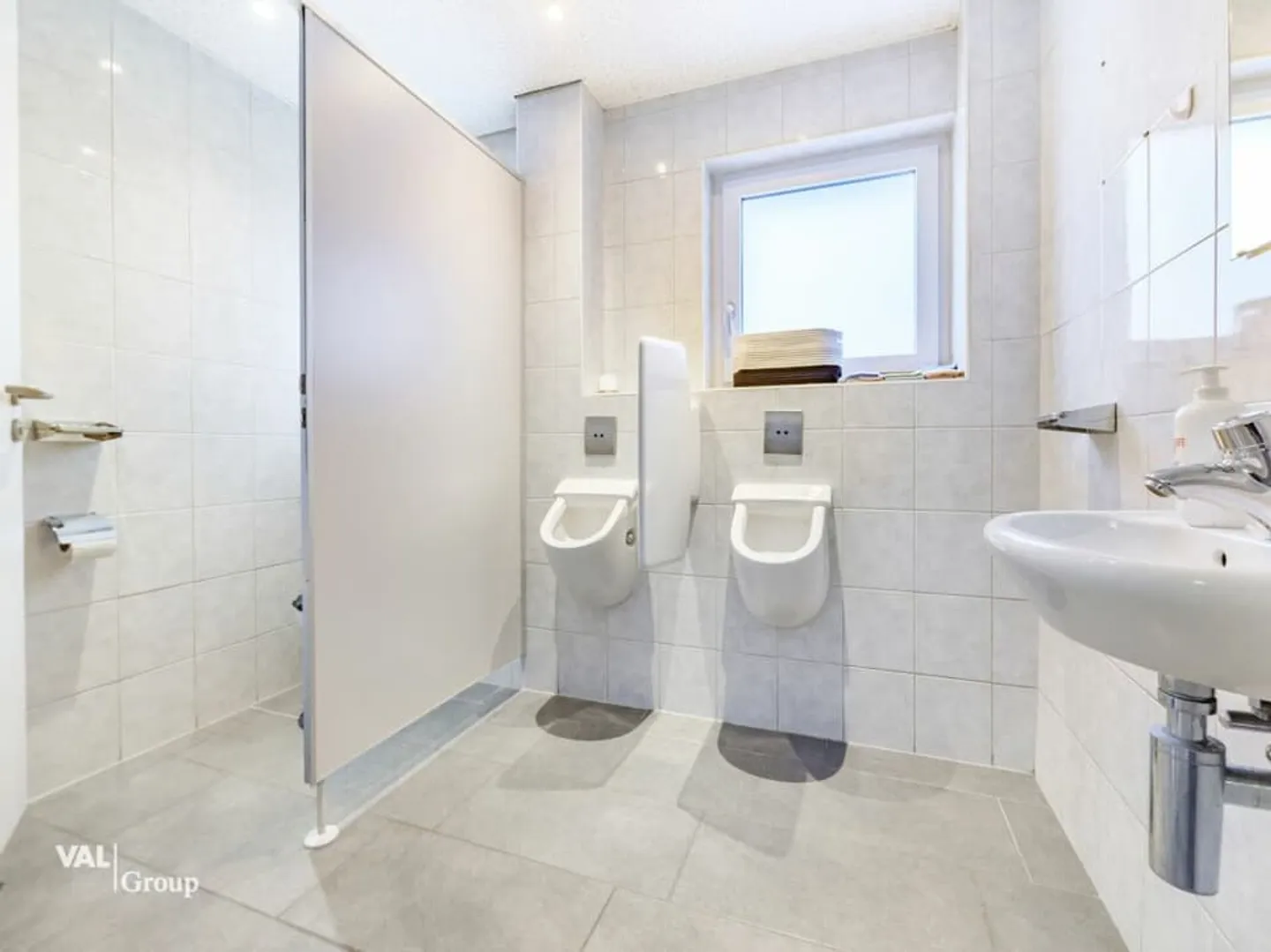 Your Chance as a Restaurateur: Traditional Restaurant with Great Potential - Photo 12 of 13