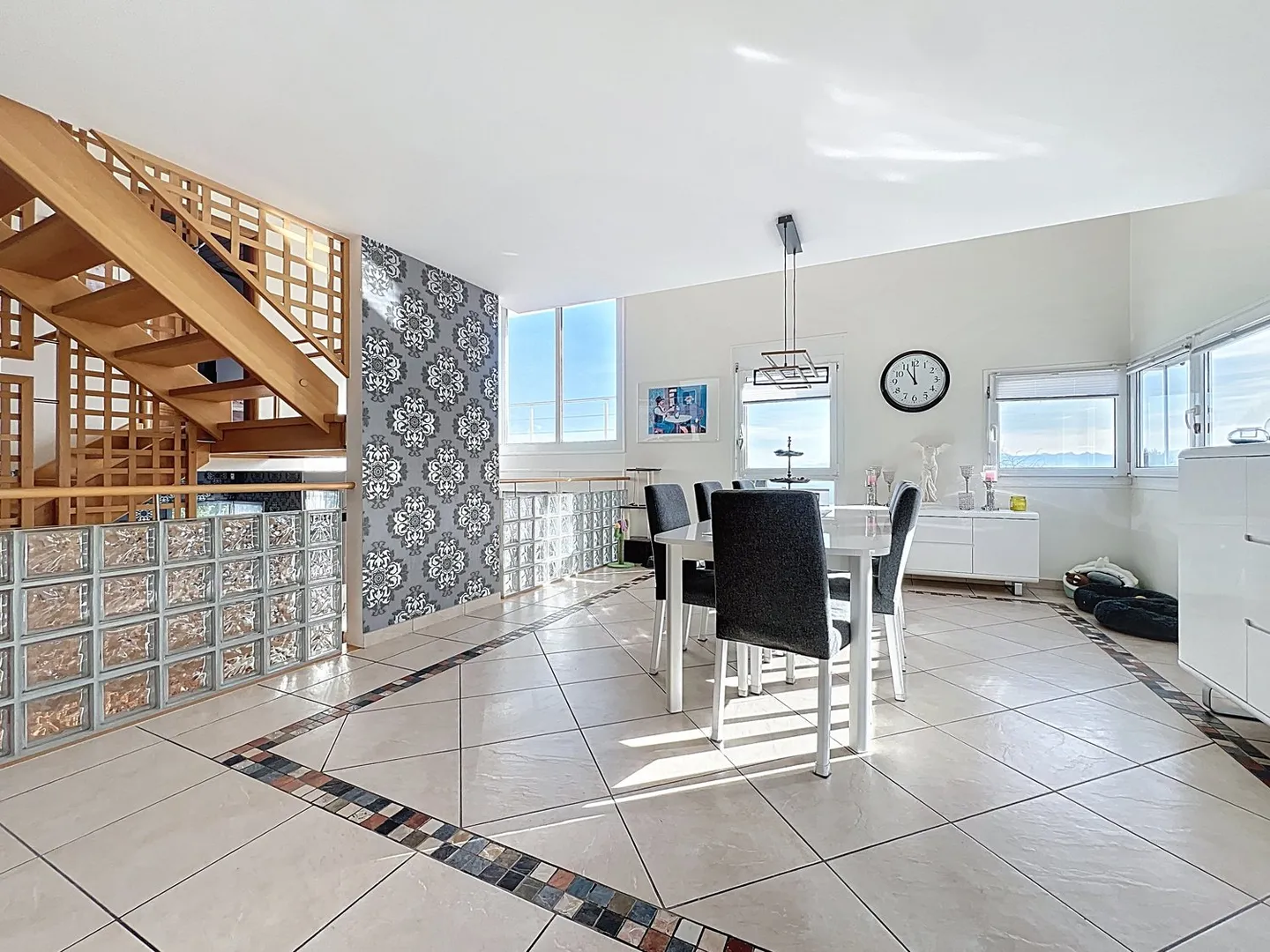 A panorama that changes everyday life - An extraordinary villa with heated pool - Photo 5 of 19