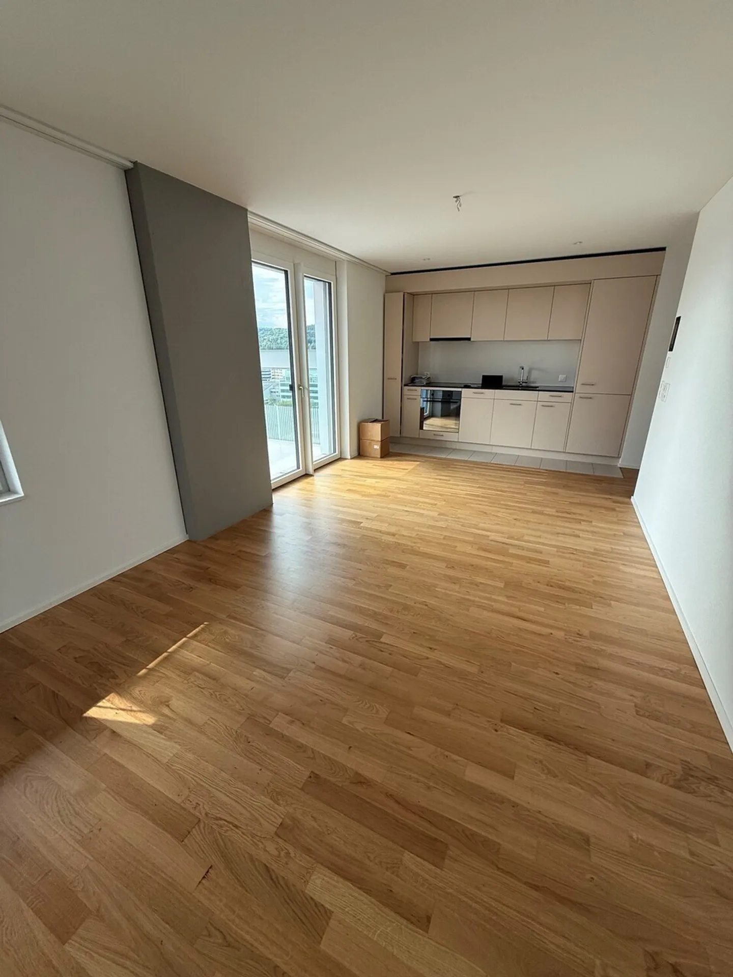 Appartement moderne avec vue sur la skyline - Photo 3 sur 8