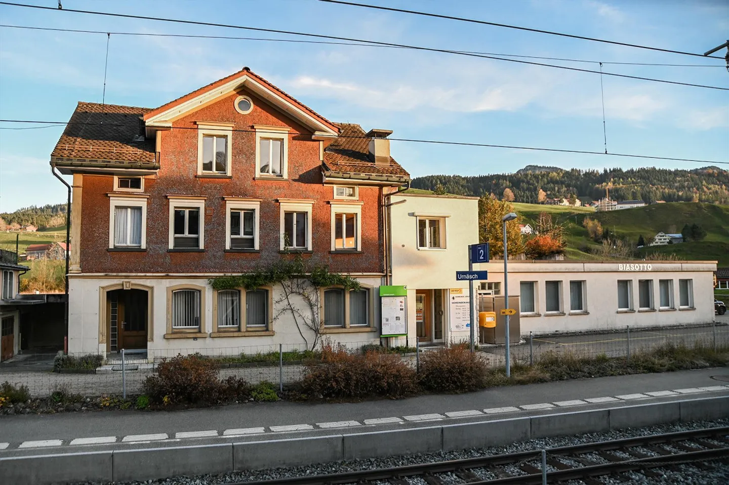 Appartamento di 7,5 stanze in edificio residenziale e commerciale situato centralmente alla stazione ferroviaria - Foto 21 di 23