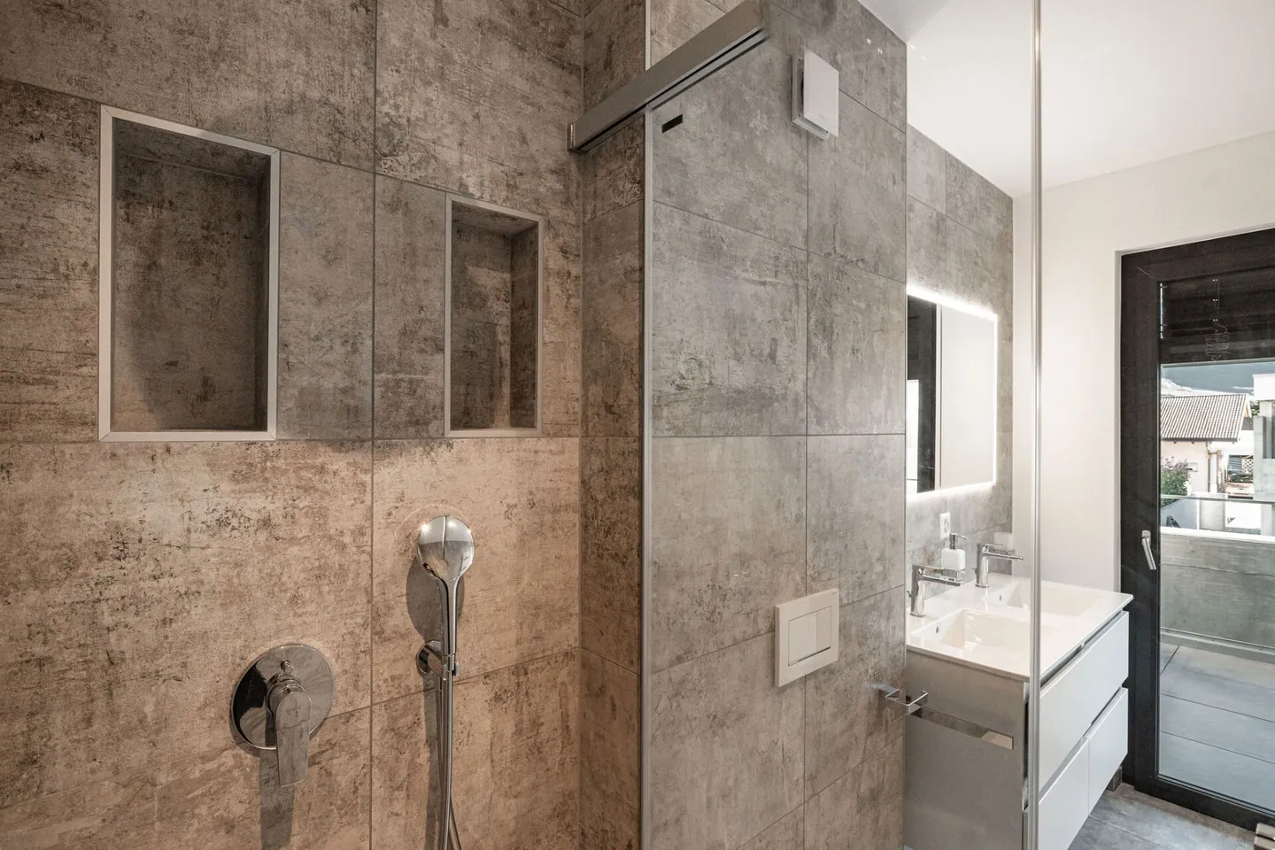 Semi-Detached Villa 5.5 Rooms in Fully - Photo 3 of 5