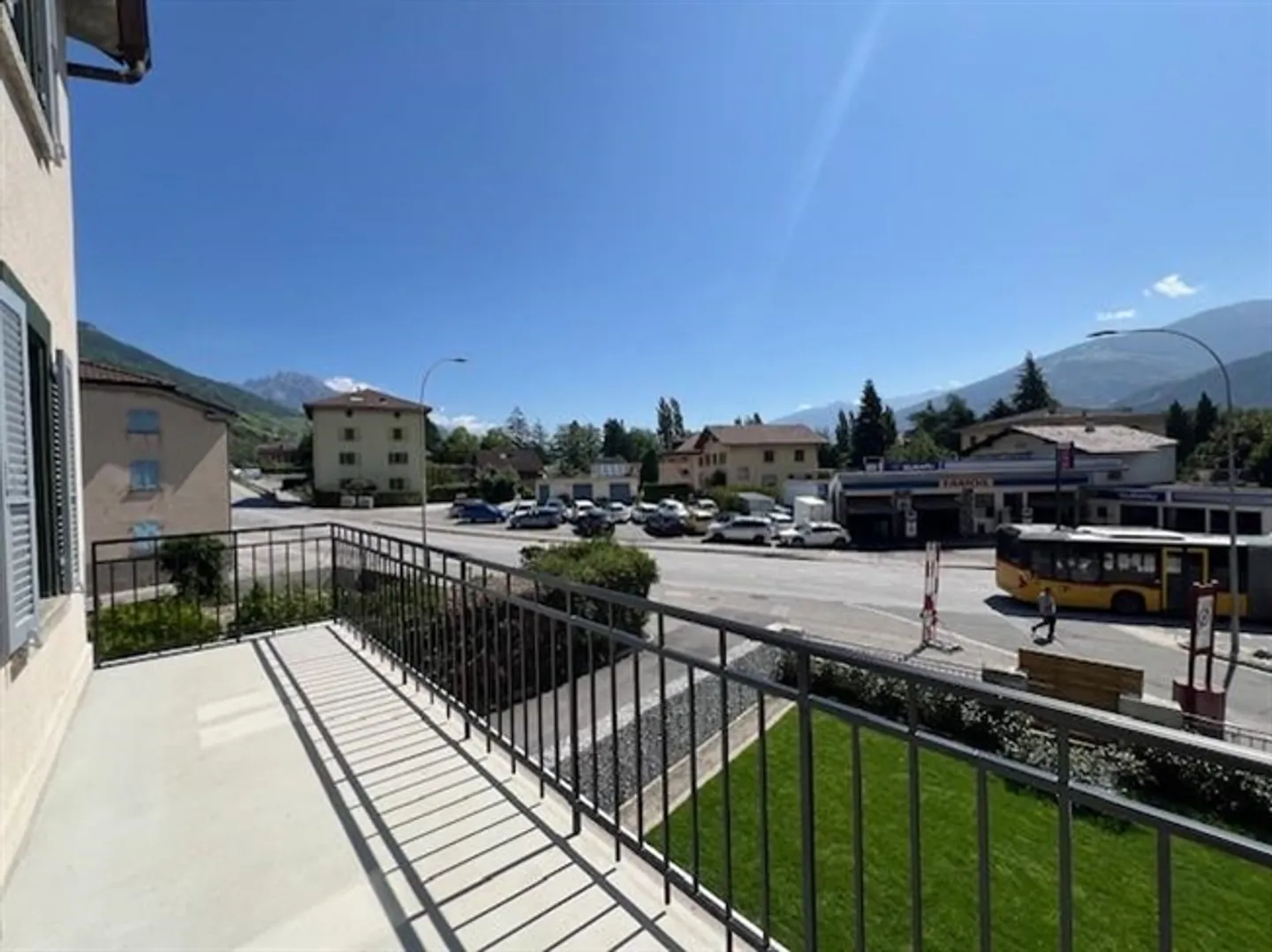 Magnificent new 5.5 room apartment for rent on the 1st floor in Ardon - Photo 2 of 13