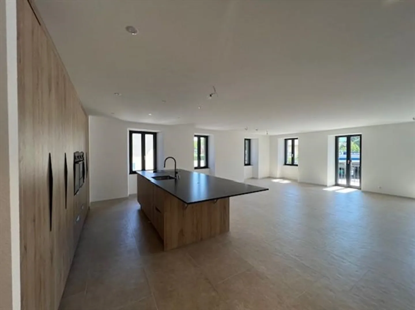 Magnificent new 5.5 room apartment for rent on the 1st floor in Ardon - Photo 3 of 13