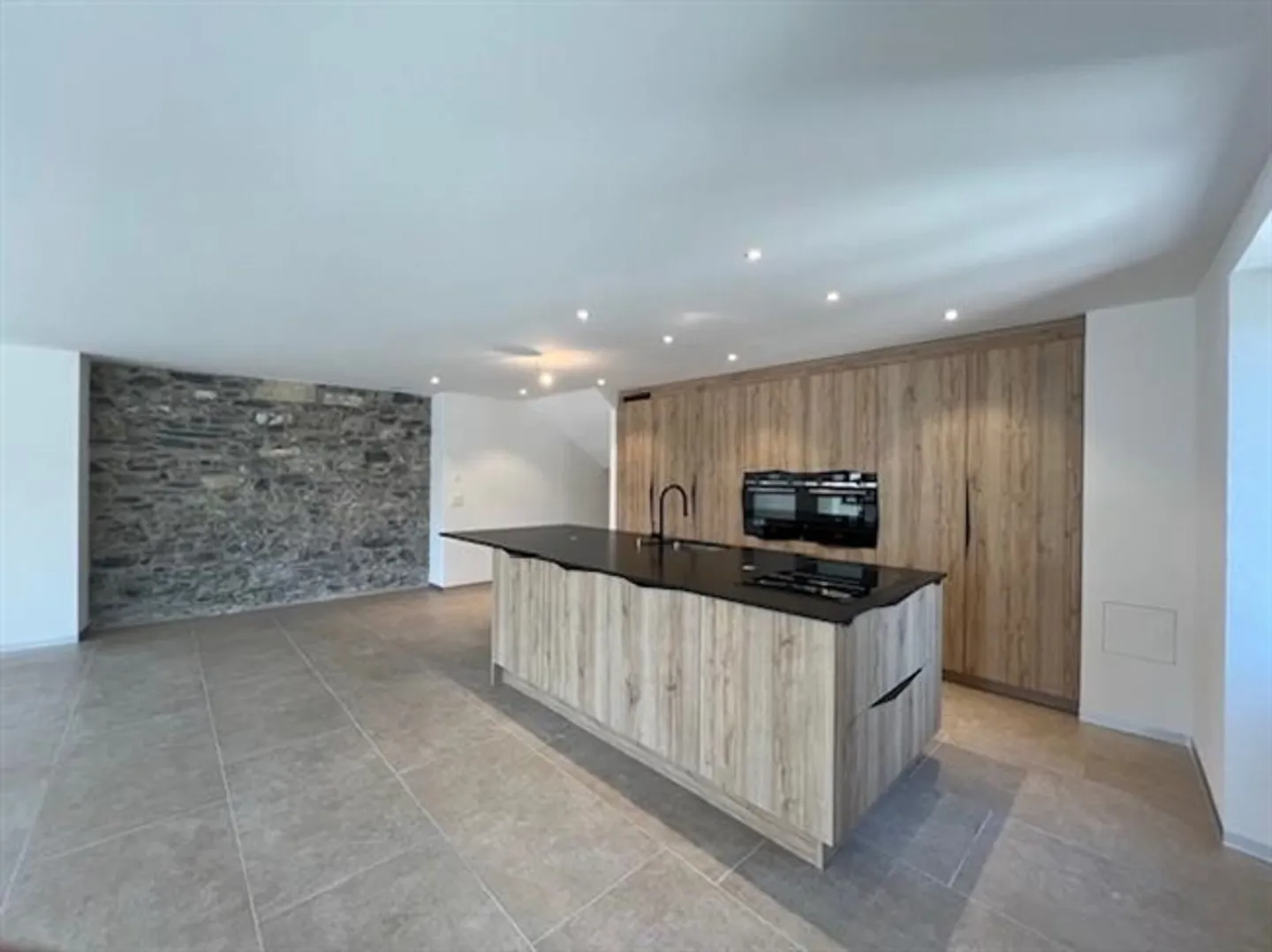 Magnificent new 5.5 room apartment for rent on the 1st floor in Ardon - Photo 1 of 13