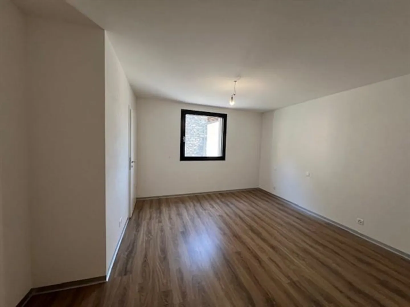 Magnificent new 5.5 room apartment for rent on the 1st floor in Ardon - Photo 8 of 13