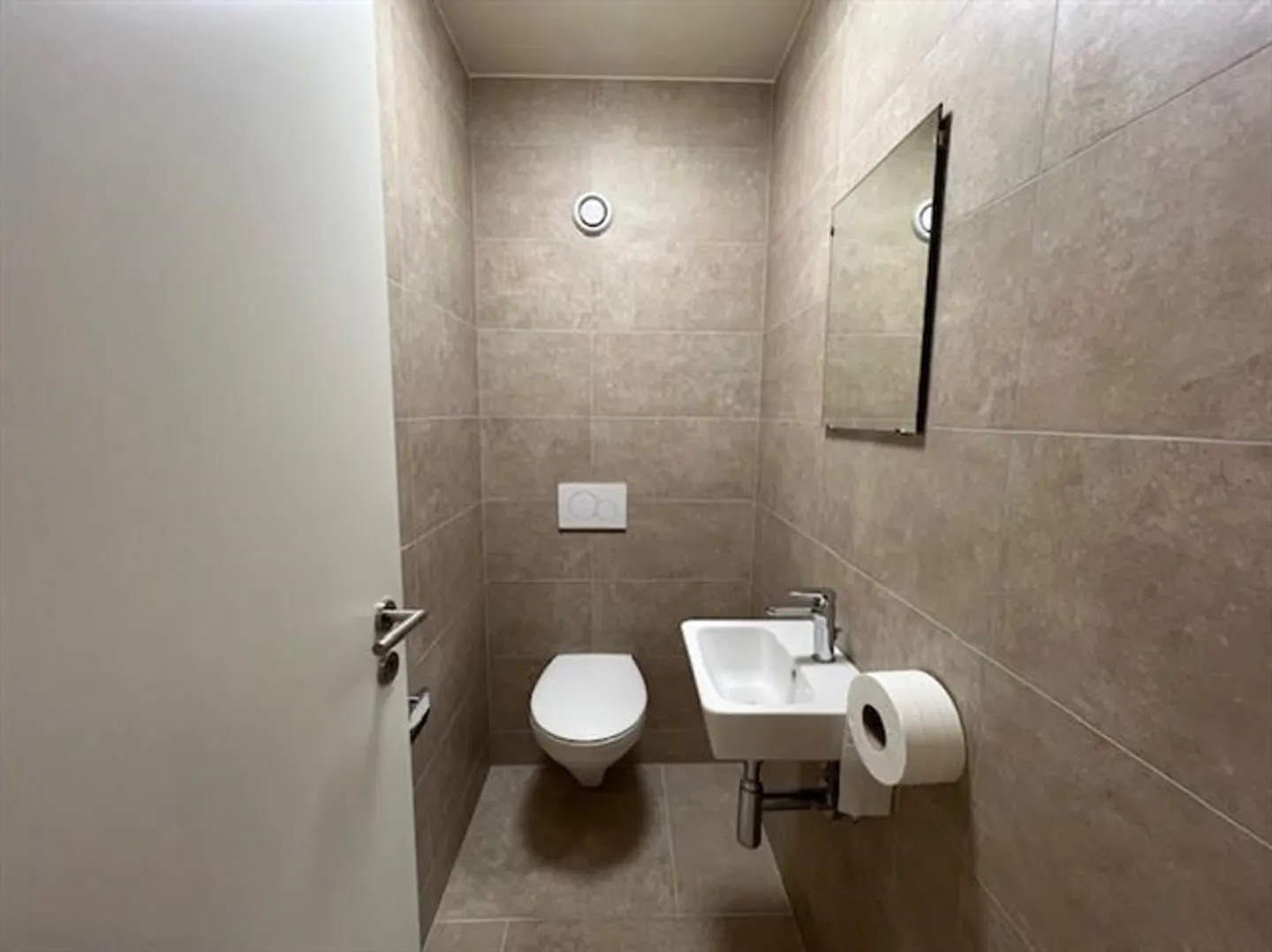 Magnificent new 5.5 room apartment for rent on the 1st floor in Ardon - Photo 12 of 13