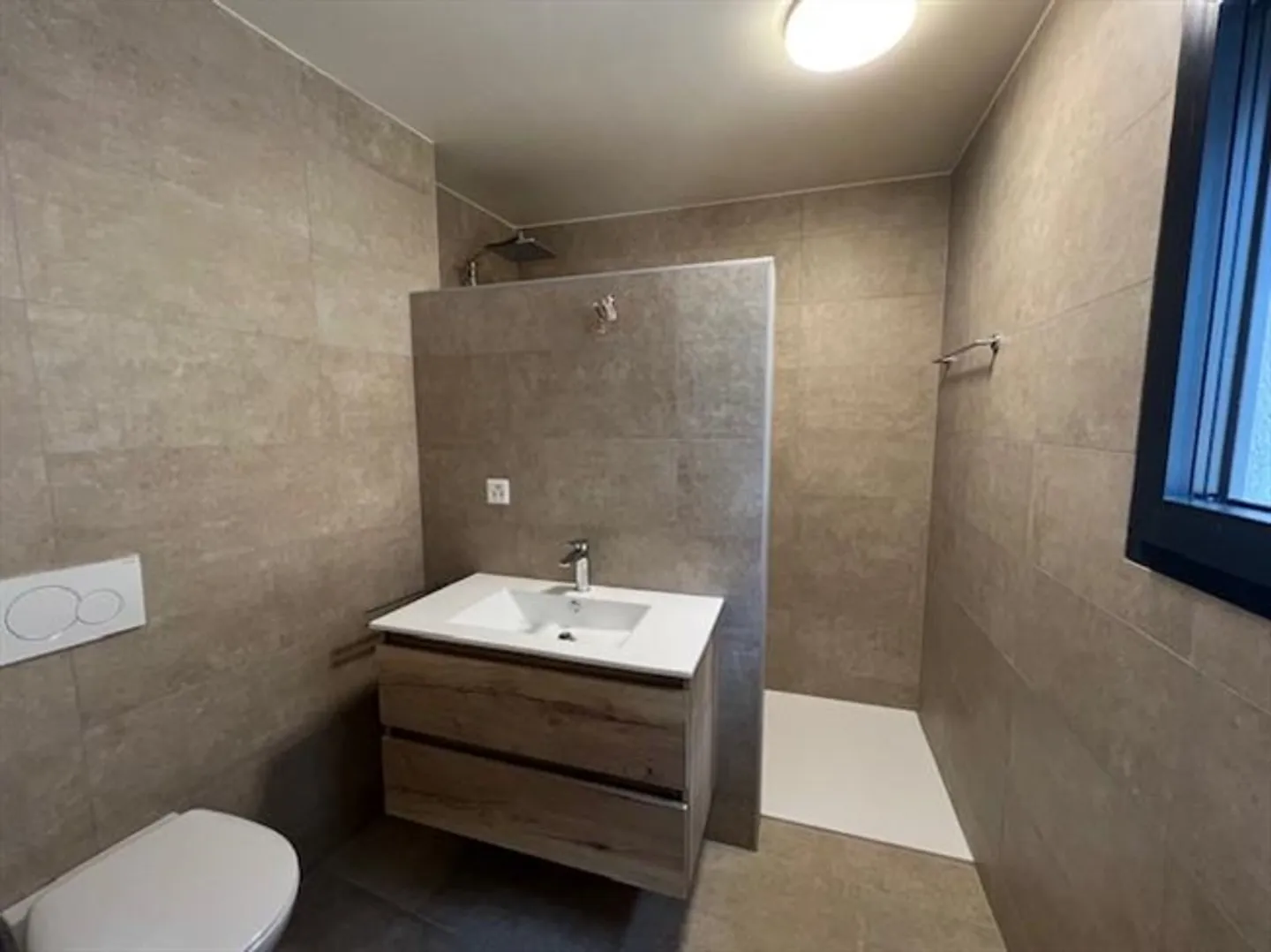 Magnificent new 5.5 room apartment for rent on the 1st floor in Ardon - Photo 9 of 13