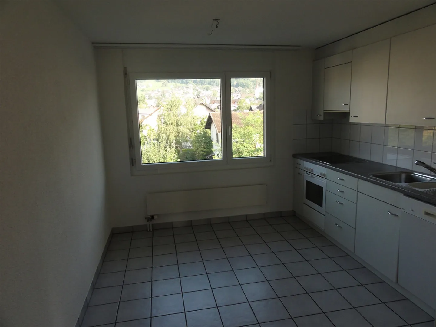 sunny, spacious apartment on the 2nd floor - Photo 3 of 14