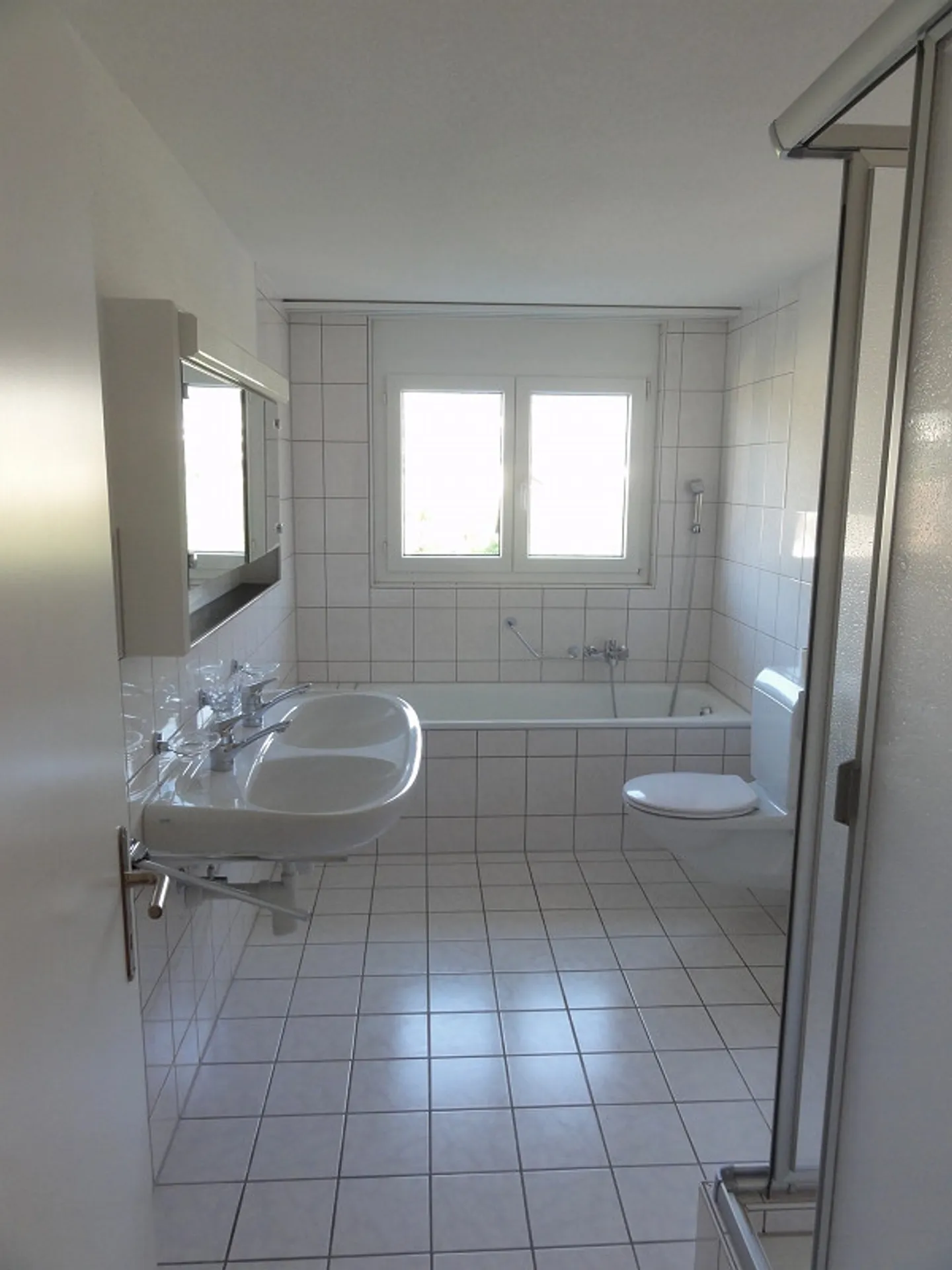 sunny, spacious apartment on the 2nd floor - Photo 4 of 14