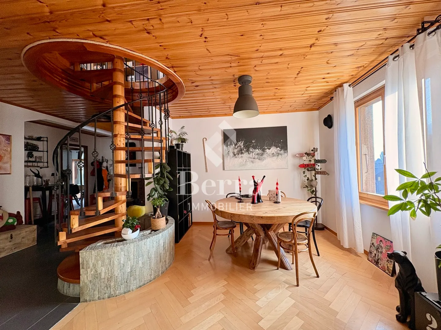 Duplex di 4.5 stanze dal fascino unico - Foto 1 di 23
