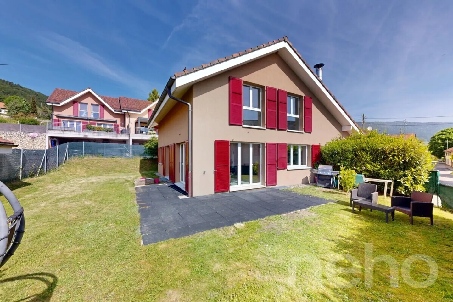 Schönes freistehendes Haus mit 5,5 Zimmern - Foto 1 von 12