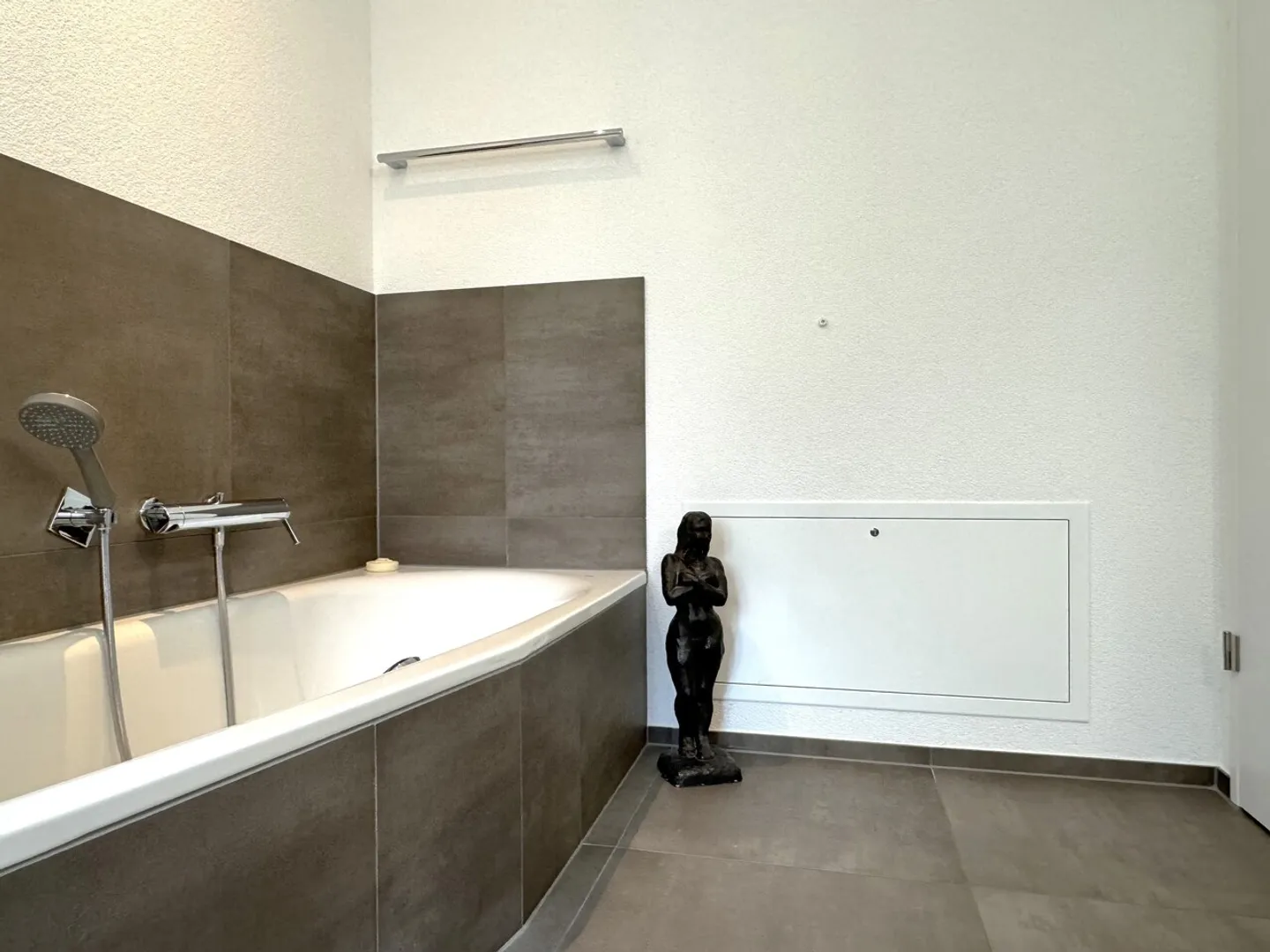 Appartement de jardin presque neuf et élégant - Photo 9 sur 12