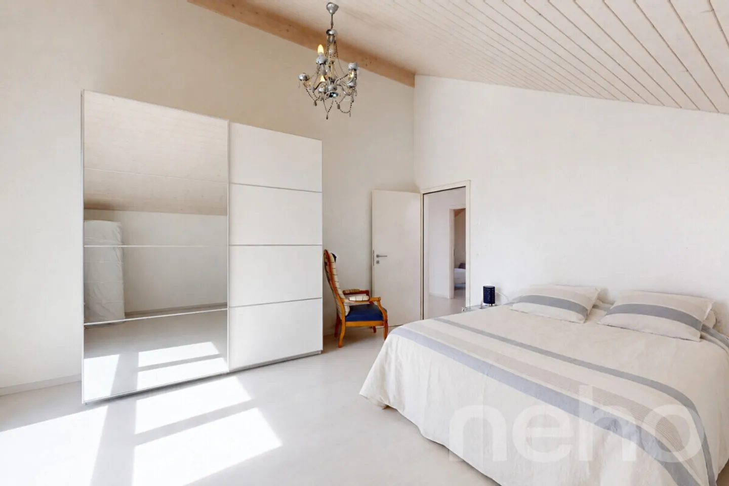 Schönes freistehendes Haus mit 5,5 Zimmern - Foto 8 von 12