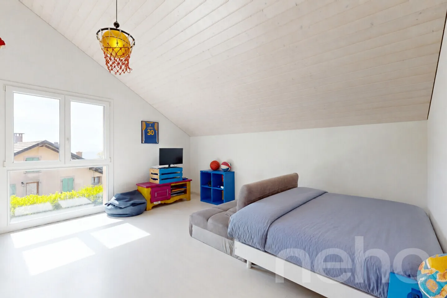 Schönes freistehendes Haus mit 5,5 Zimmern - Foto 9 von 12