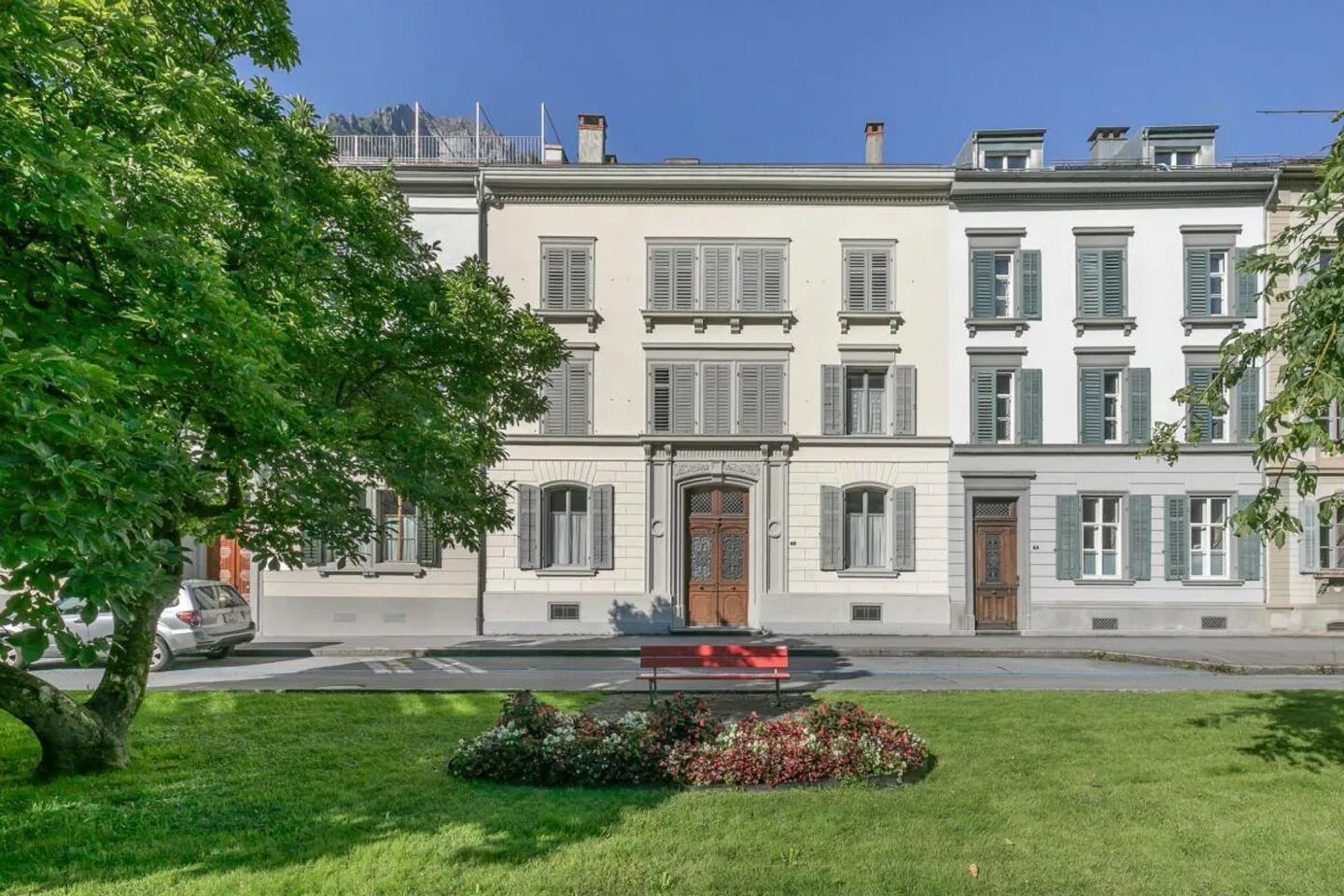 Edificio residenziale e commerciale storico nel centro di Glarus - Foto 1 di 16