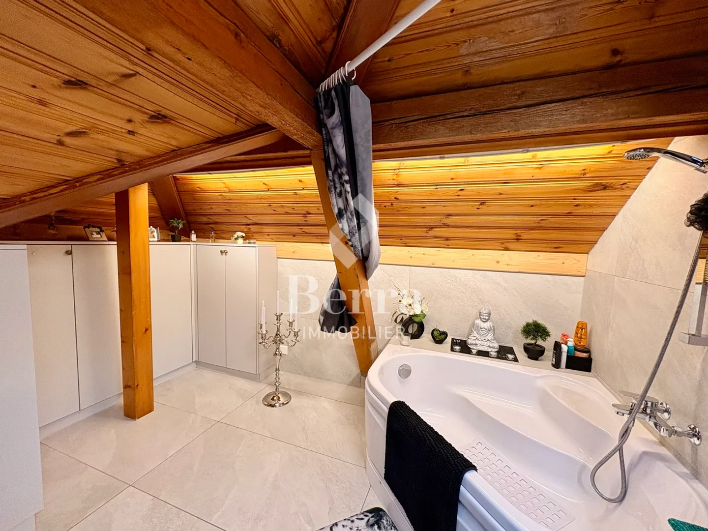Duplex di 4.5 stanze dal fascino unico - Foto 18 di 23
