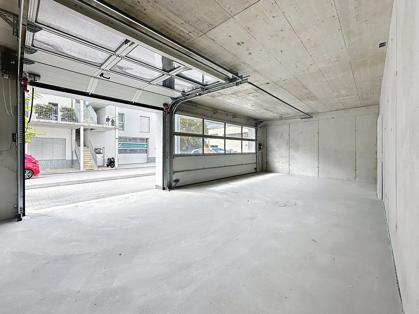 Local artisanal space with workshop and office of over 90 m² - Photo 1 of 16