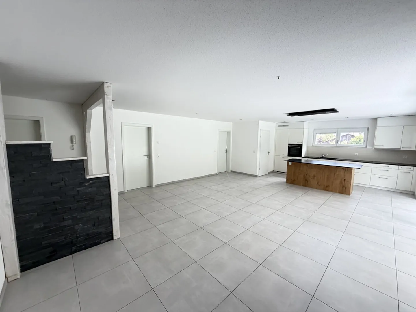 Appartement moderne avec terrasse - Photo 3 sur 11