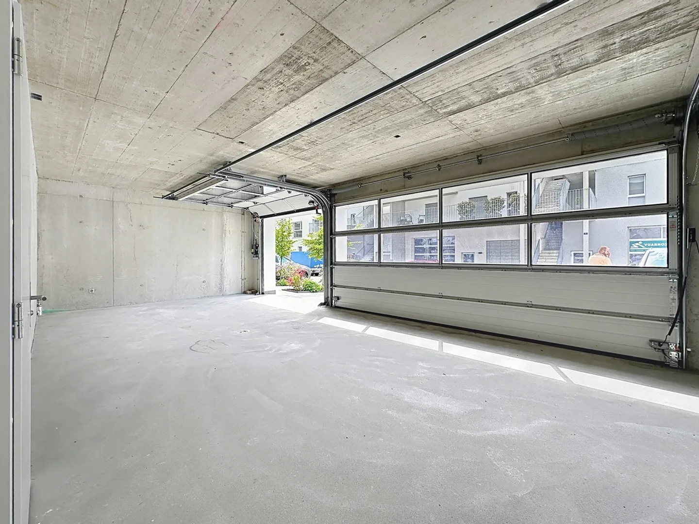Local artisanal space with workshop and office of over 90 m² - Photo 2 of 16
