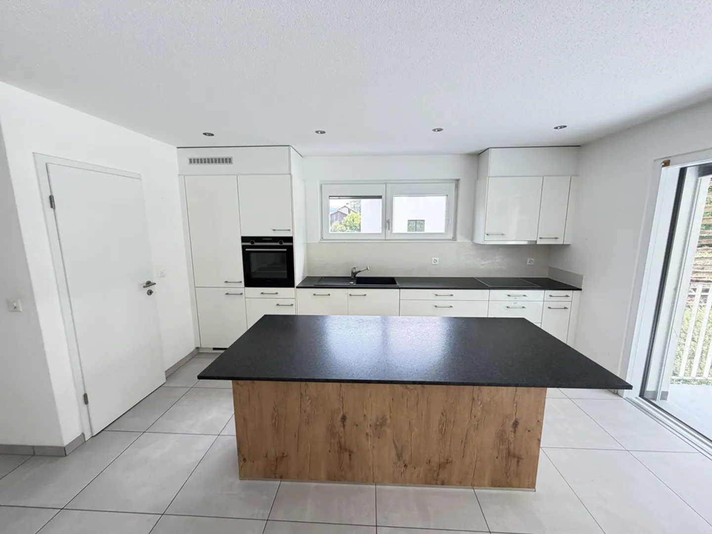 Appartement moderne avec terrasse - Photo 4 sur 11