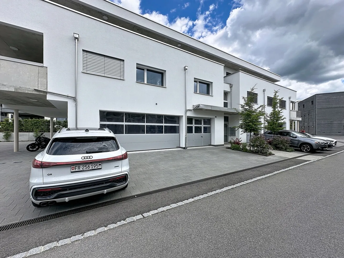 Local artisanal space with workshop and office of over 90 m² - Photo 4 of 16