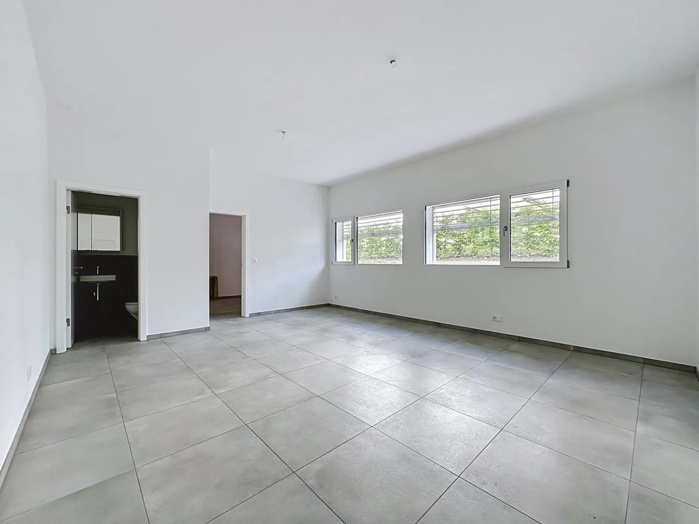 Local artisanal space with workshop and office of over 90 m² - Photo 11 of 16
