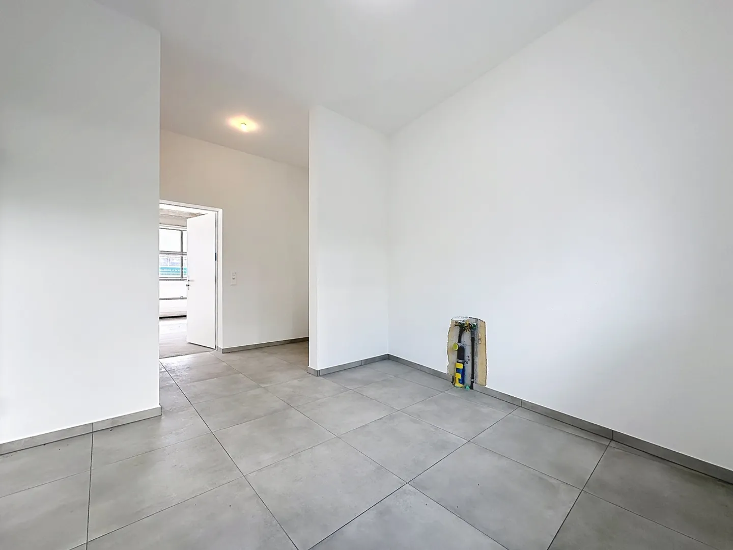 Local artisanal space with workshop and office of over 90 m² - Photo 12 of 16