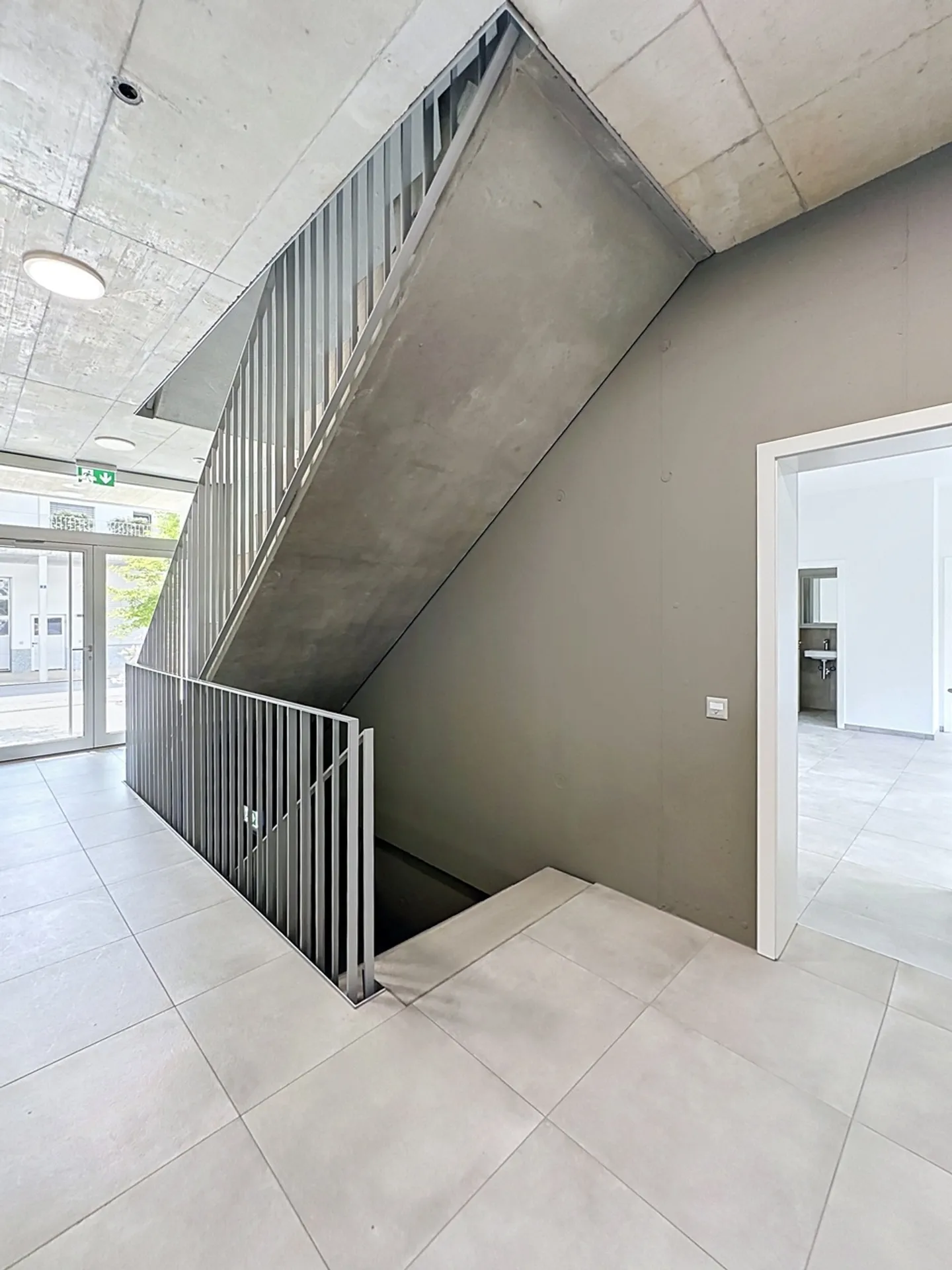 Local artisanal space with workshop and office of over 90 m² - Photo 13 of 16